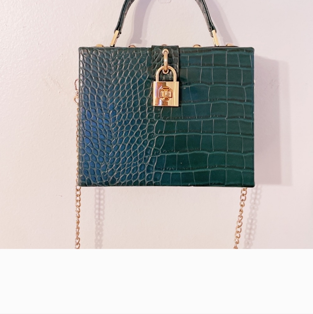 Woman's NWOT PURSE 👜 - Picture 6 of 11